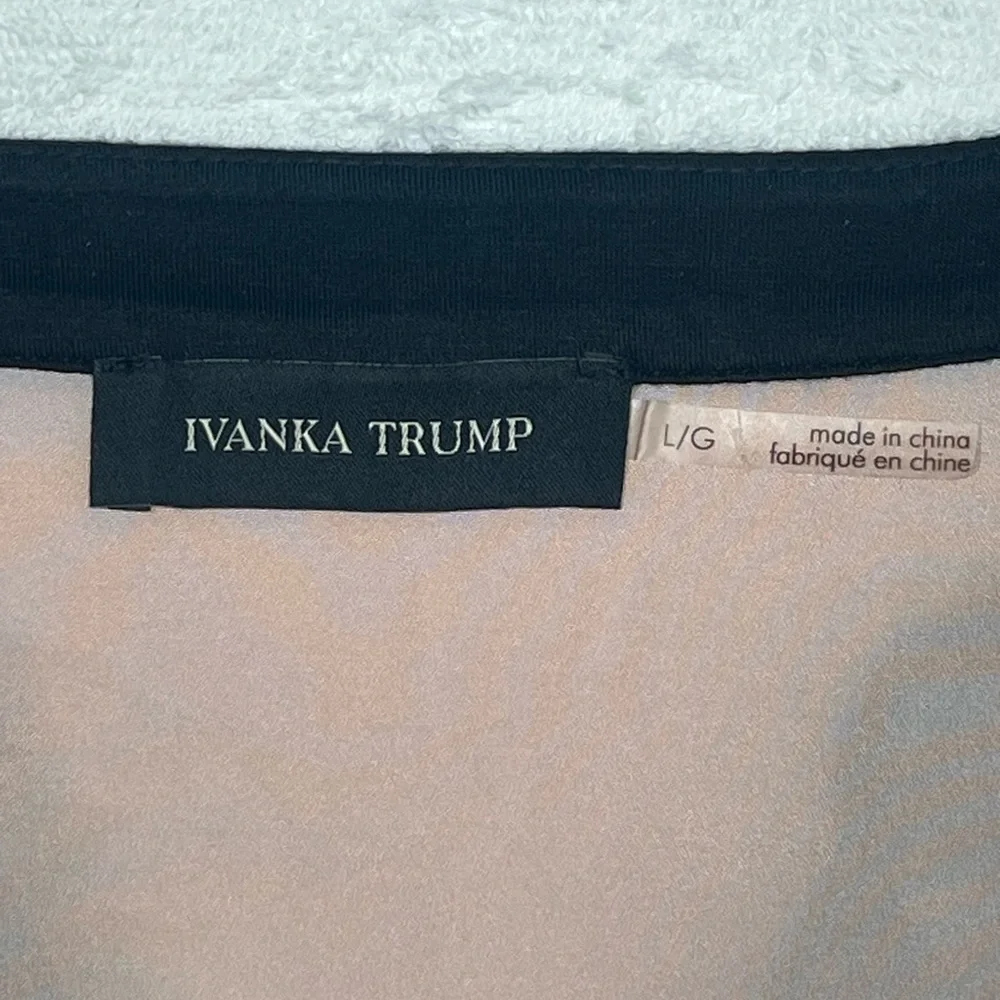 ***LIKE NEW**** Ivanka Trump Pink and Black Sleeveless Blouse - Picture 5 of 6